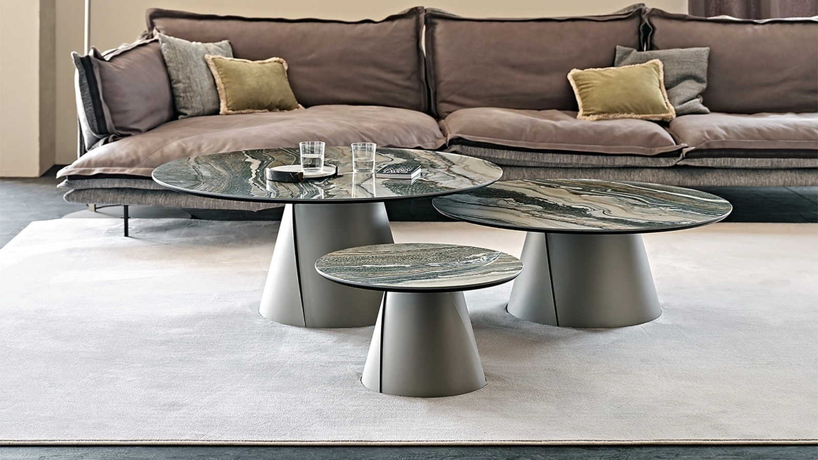 Tavolino con base in metallo e piano in ceramica Marmi Albert Keramik di Cattelan Italia