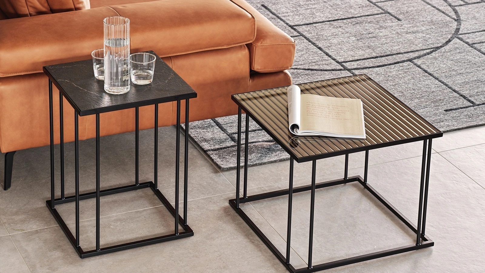 Tavolino Renee con top in vetro o ceramica e vetro e base in metallo di Calligaris