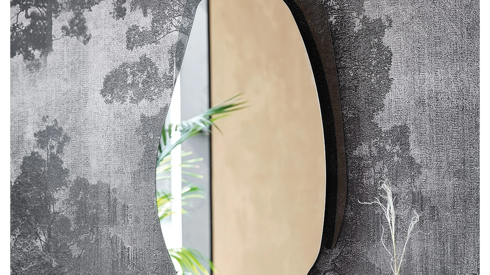 Specchio dalla forma irregolare Akumal di Cattelan Italia