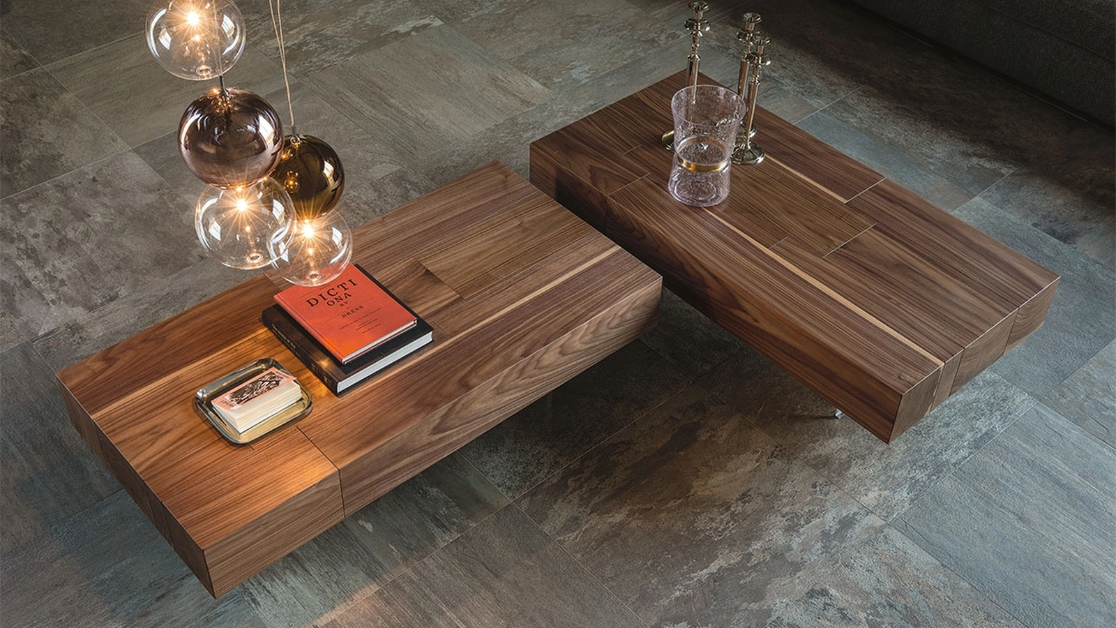 Tavolino in Noce con piedi in metacrilato trasparente Lingotto di Cattelan Italia