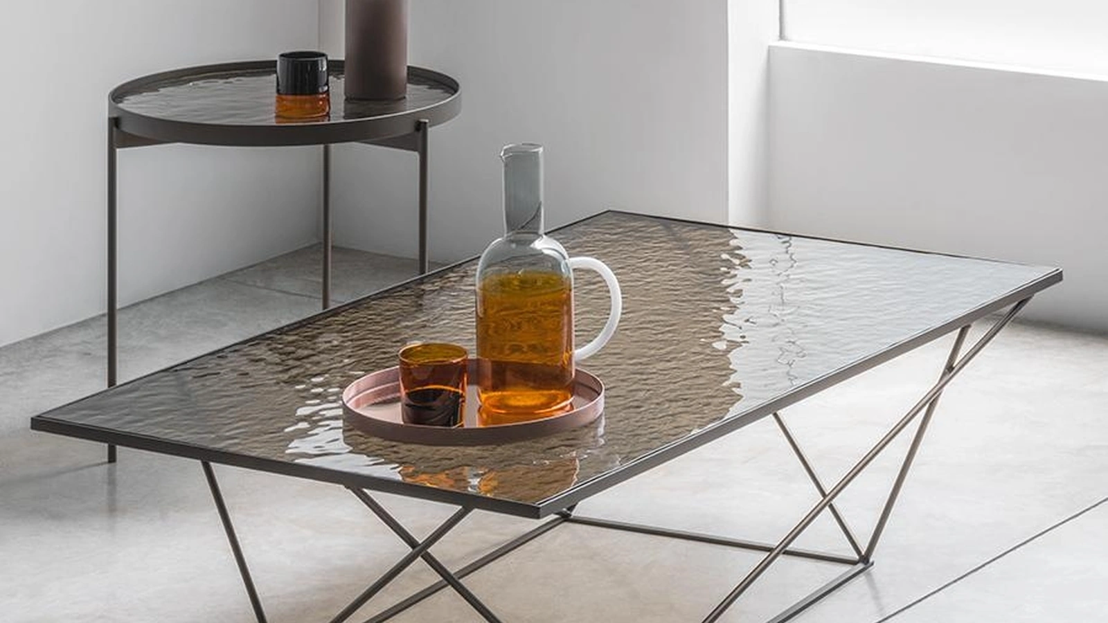 Tavolino rettangolare in vetro forgiato a caldo in colore bronzo Evoque di Pezzani