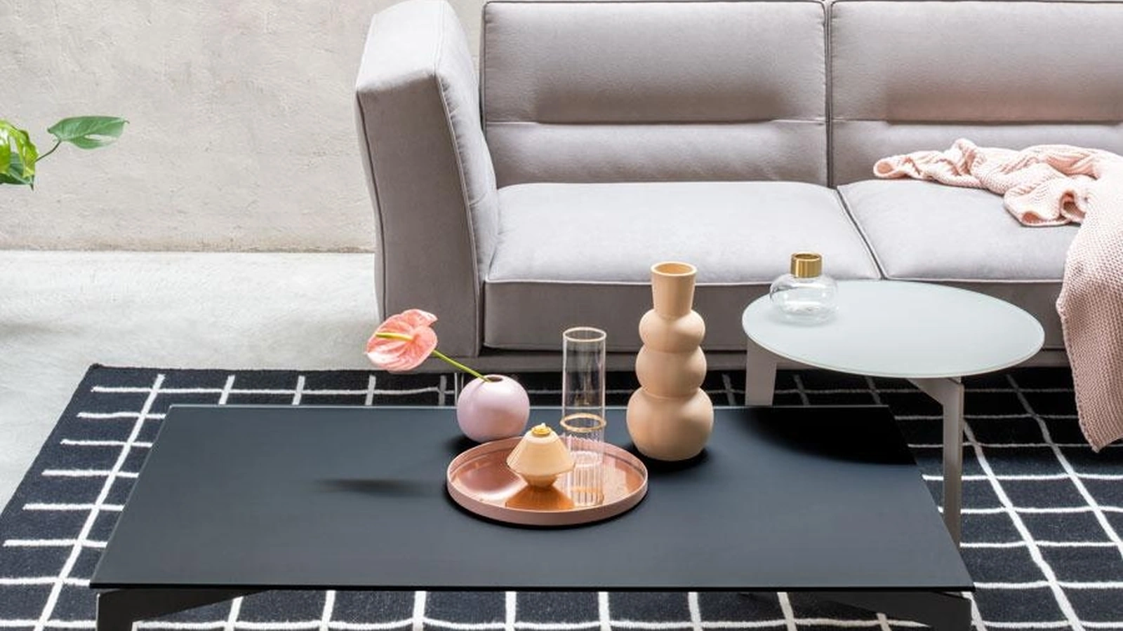 Tavolino con top in vetro temperato e struttura in tubolare di acciaio Nordic di Pezzani