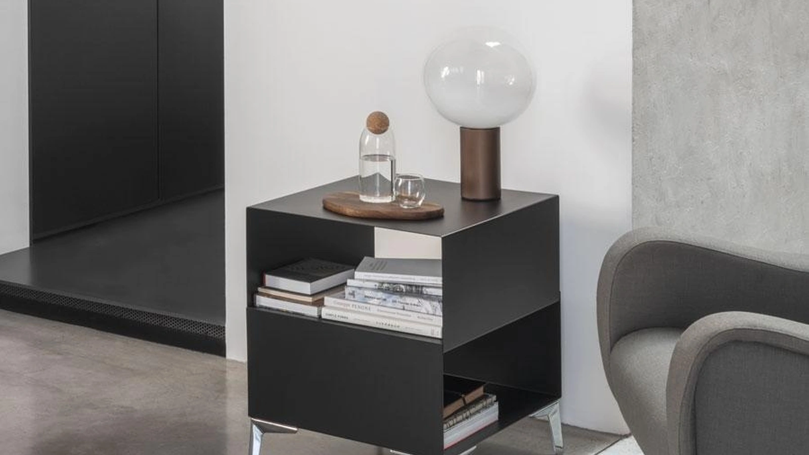 Tavolino Cube in laminato e acciaio di Pezzani