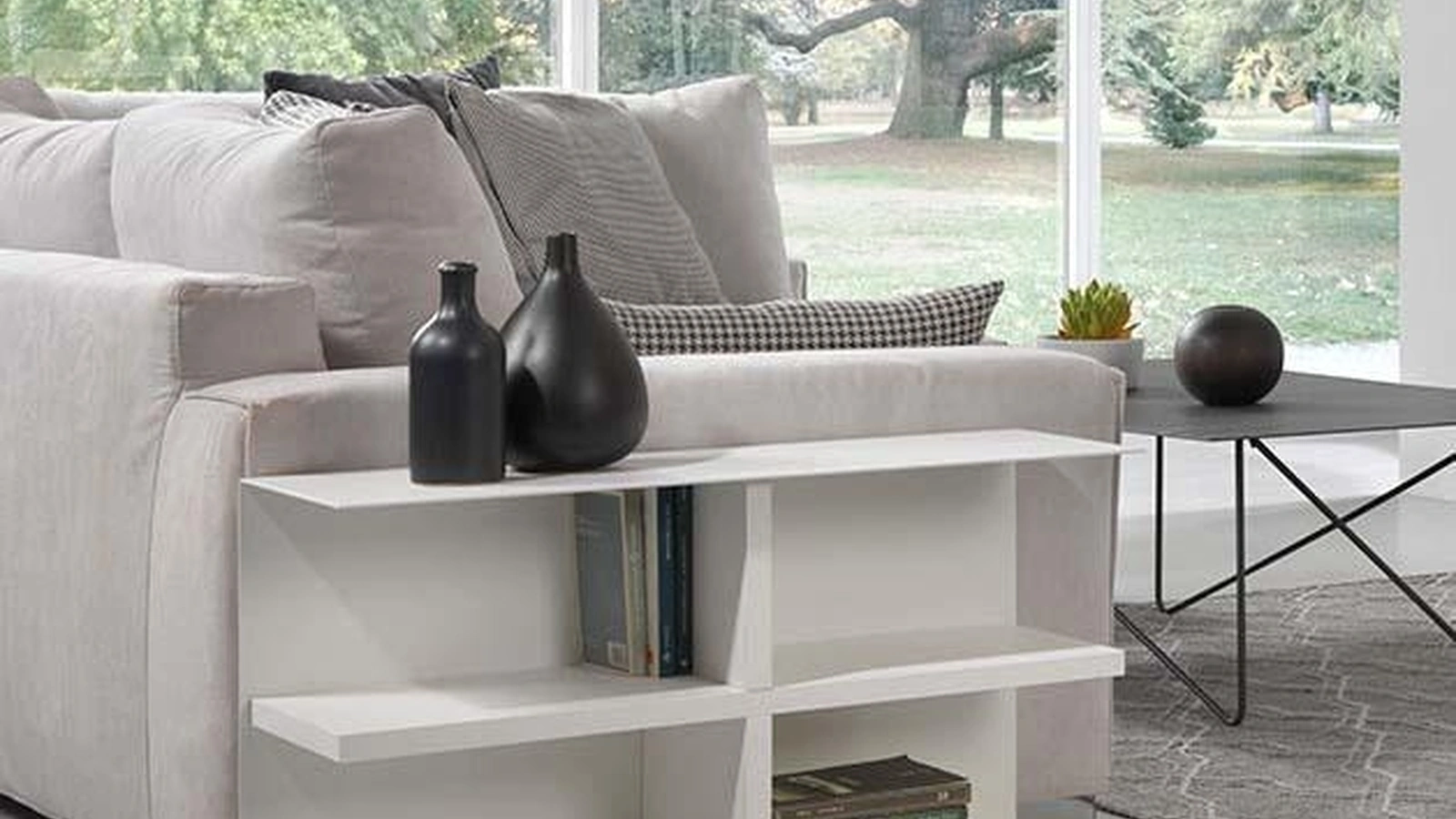 Tavolino multifunzione da affiancare al divano in laminato e acciaio Slim di Pezzani