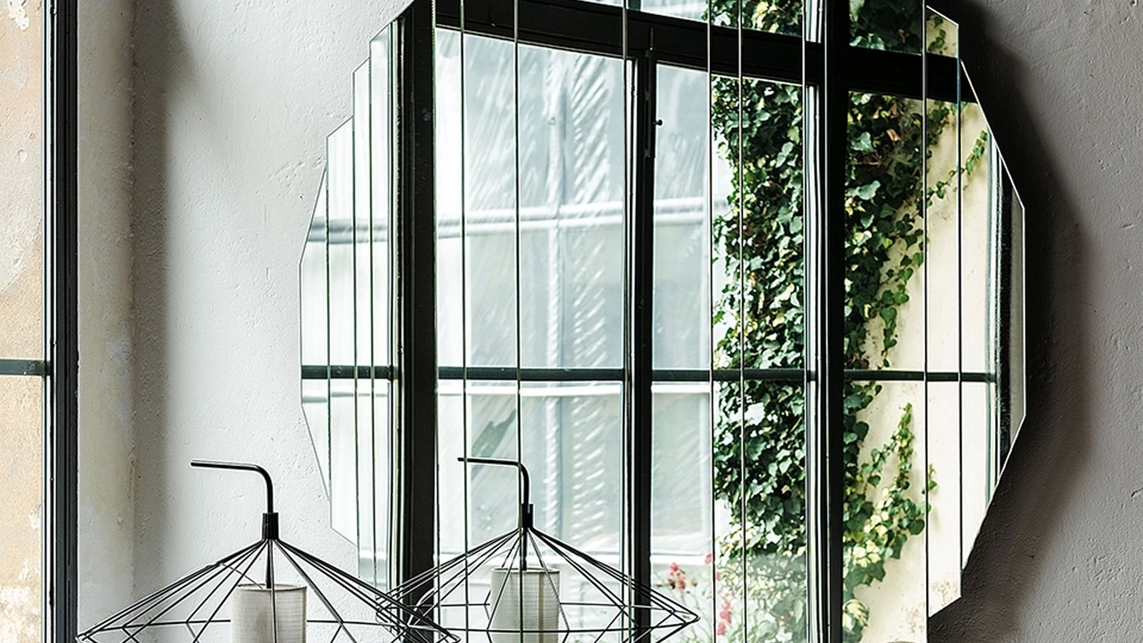 Specchio da parete composto da listelli di cristallo specchiato accostati Stripes di Cattelan Italia