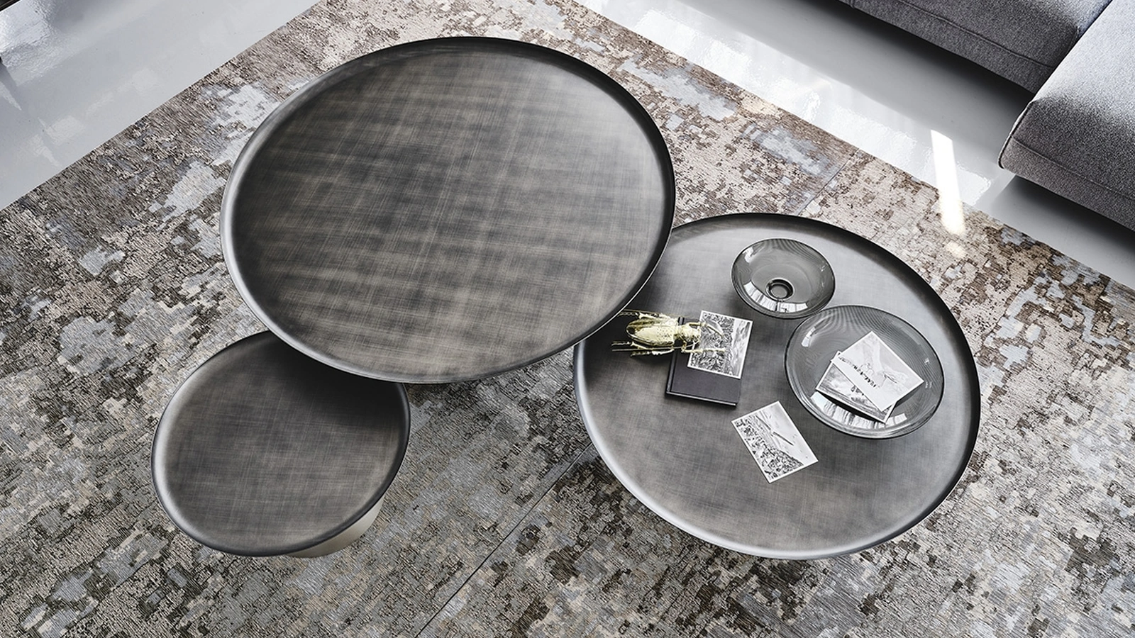 Tavolino in metallo verniciato goffrato Amerigo di Cattelan Italia