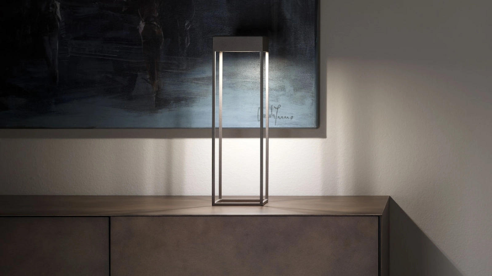 Lampada LED ricaricabile da tavolo Chia in metallo di Ronda Design