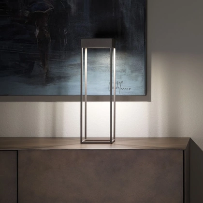 Lampada LED ricaricabile da tavolo Chia in metallo di Ronda Design