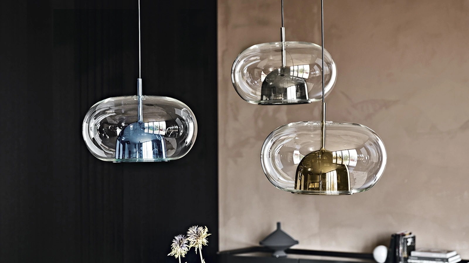 Lampada a sospensione con paralume in vetro borosilicato trasparente e calotta interna in vetro borosilicato verniciato Coimbra di Cattelan Italia