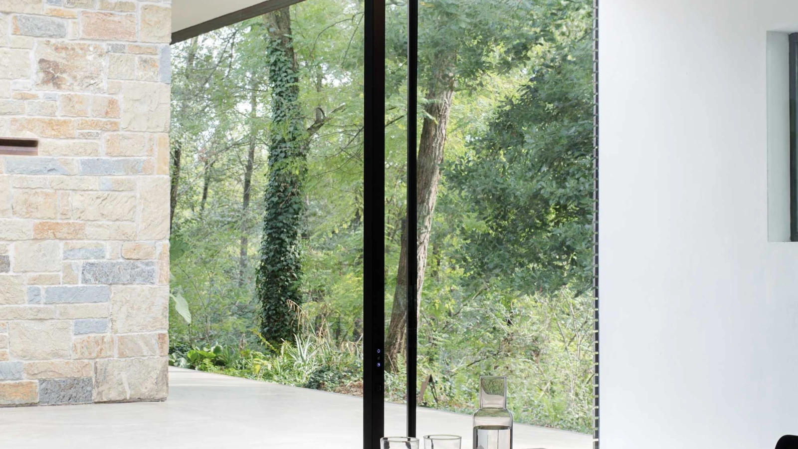 Lampada da terra Comfort in alluminio con diffusore in policarbonato opale anti abbagliamento di Ideal Lux