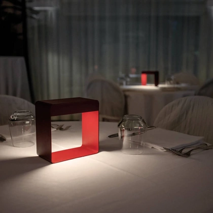 Lampada da tavolo Dama di Linea Light