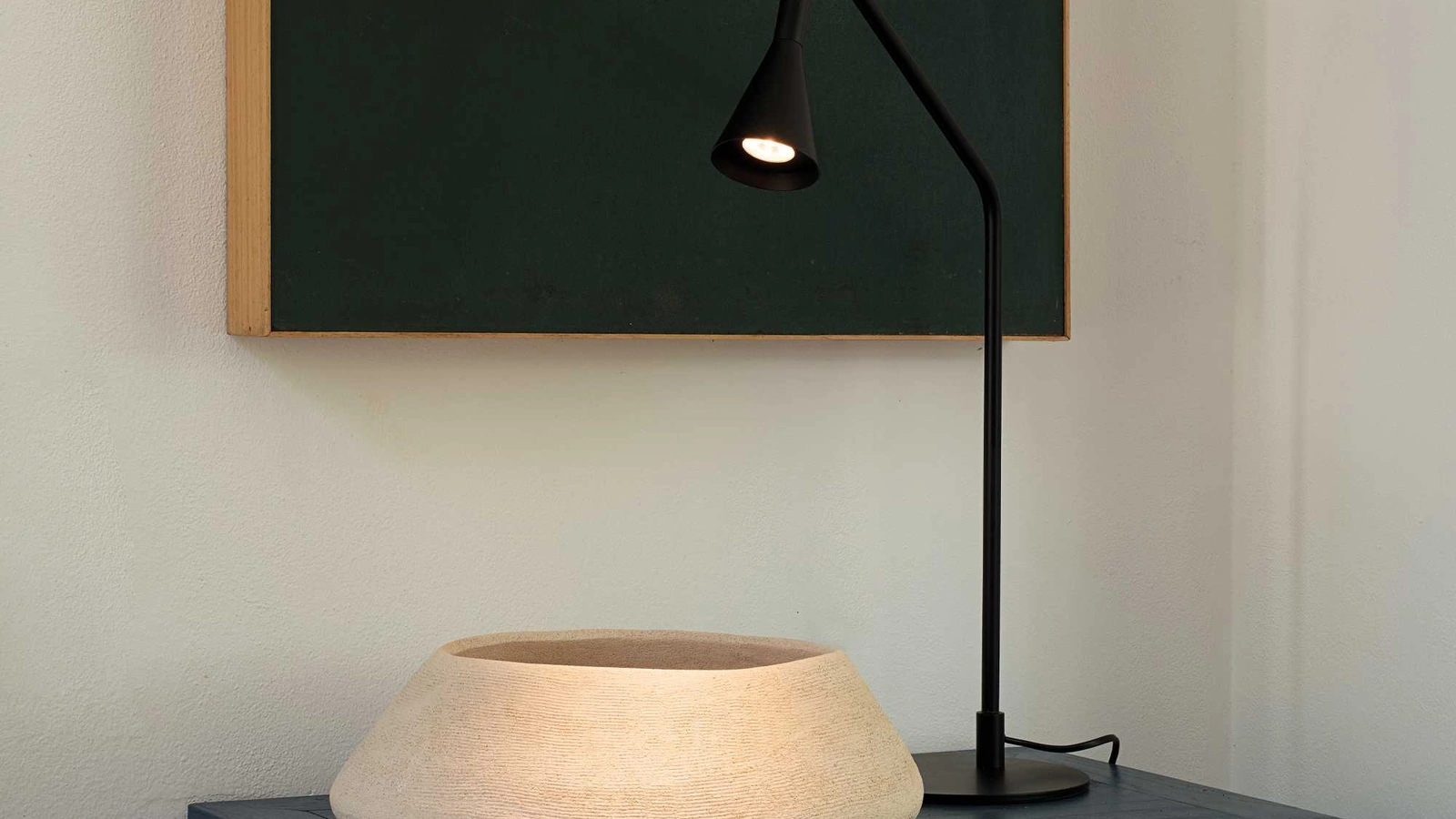 Lampada da tavolo Diesis  in metallo verniciato con diffusore orientabile in rotazione e inclinazione di Ideal Lux