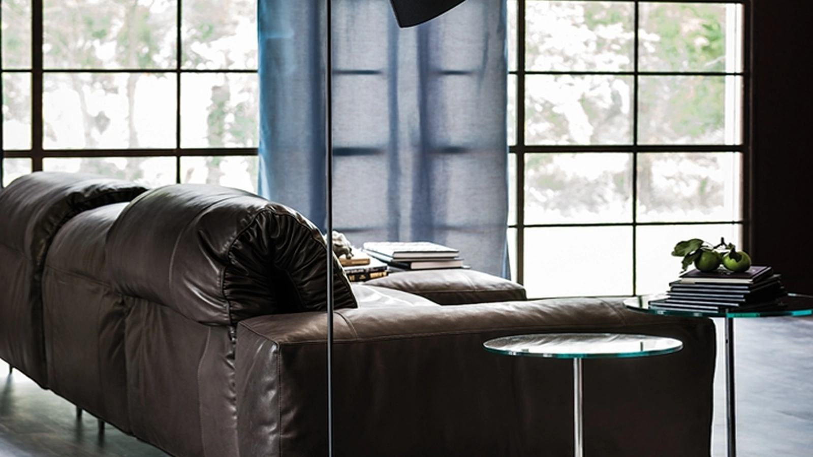 Lampada da terra in metallo con base in cemento Karibù di Cattelan Italia