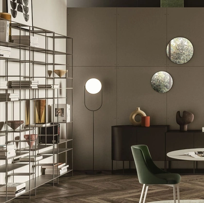 Lampada Lift Floor in metallo caratterizzata da una piastra circolare luminosa orientabile ed un design raffinato ed essenziale di Ronda Design