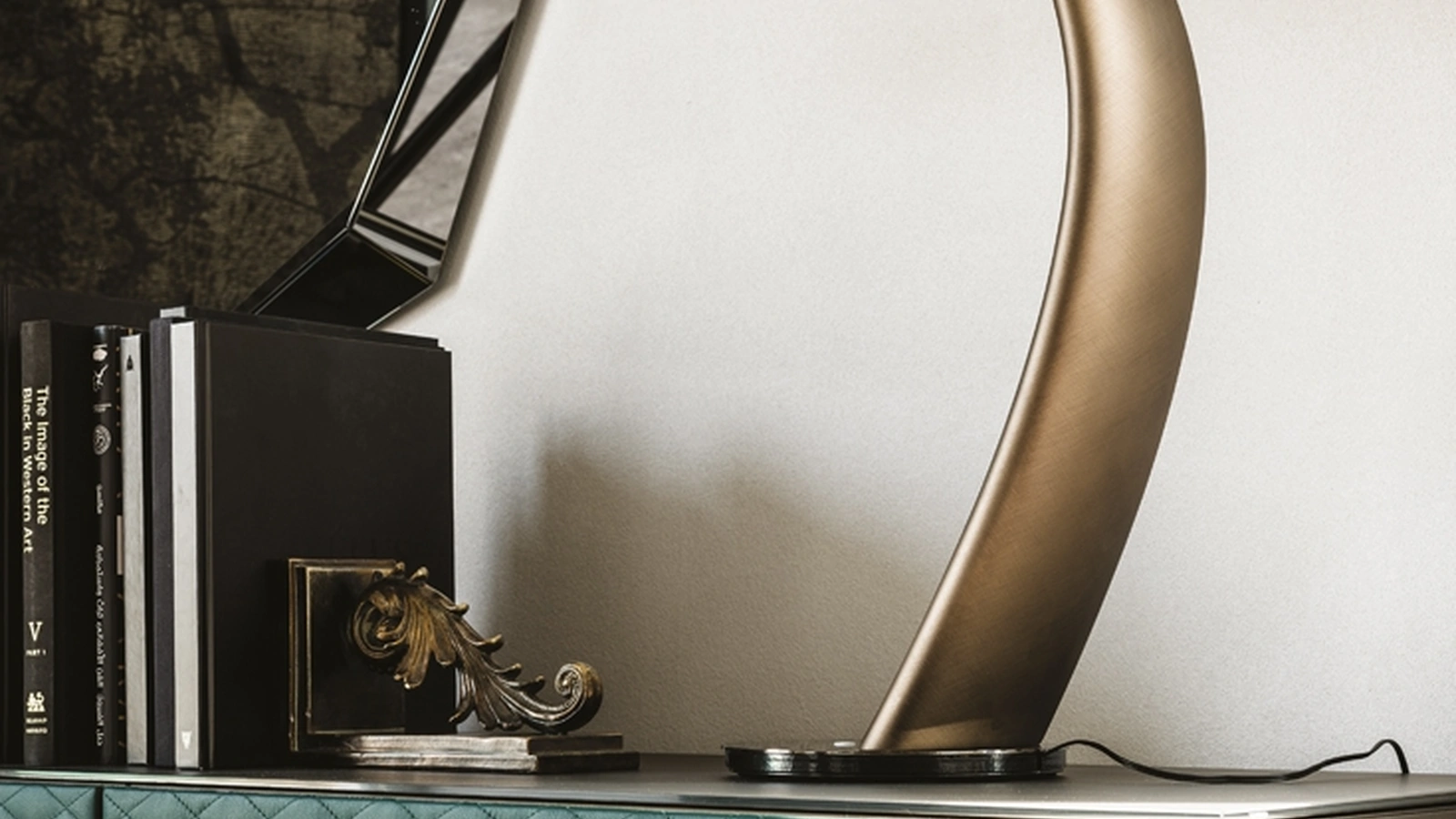 Lampada da tavolo Mamba in poliuretano verniciato di Cattelan Italia