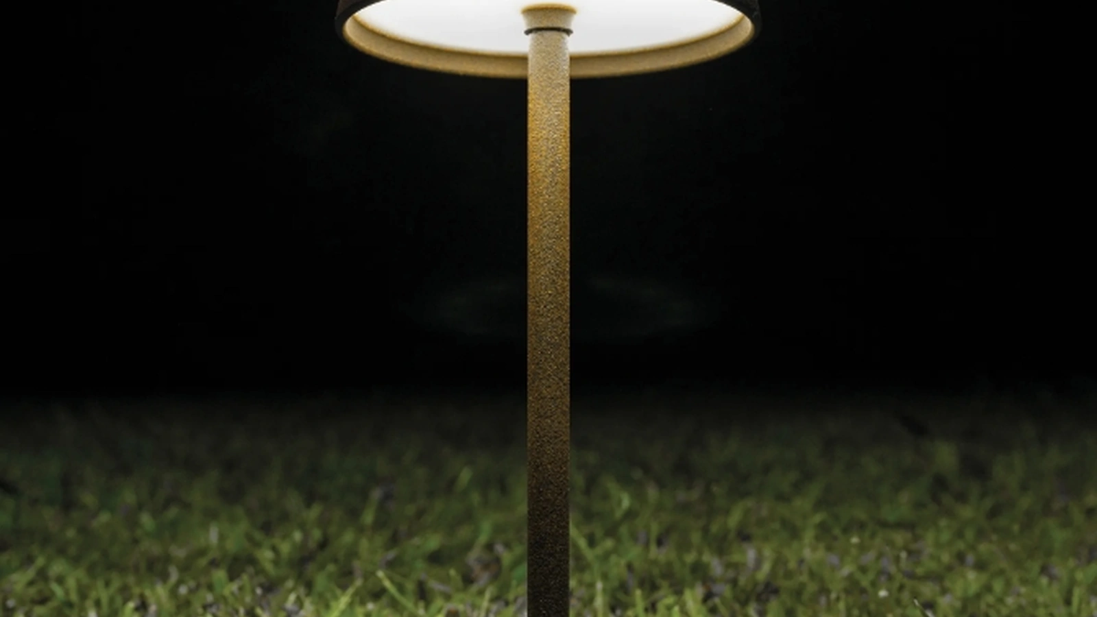 Lampada outdoor Pistillo di Linea Light