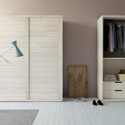 Armadio Frame con 2 ante scorrevoli in legno di Fratelli Mirandola