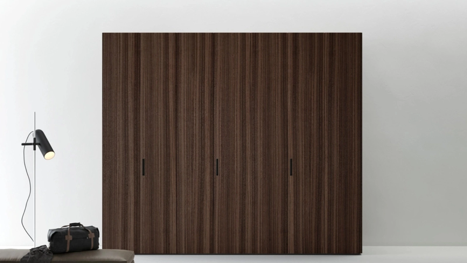 Armadio Freedhome Terminale con ante battenti in eucalipto di Caccaro