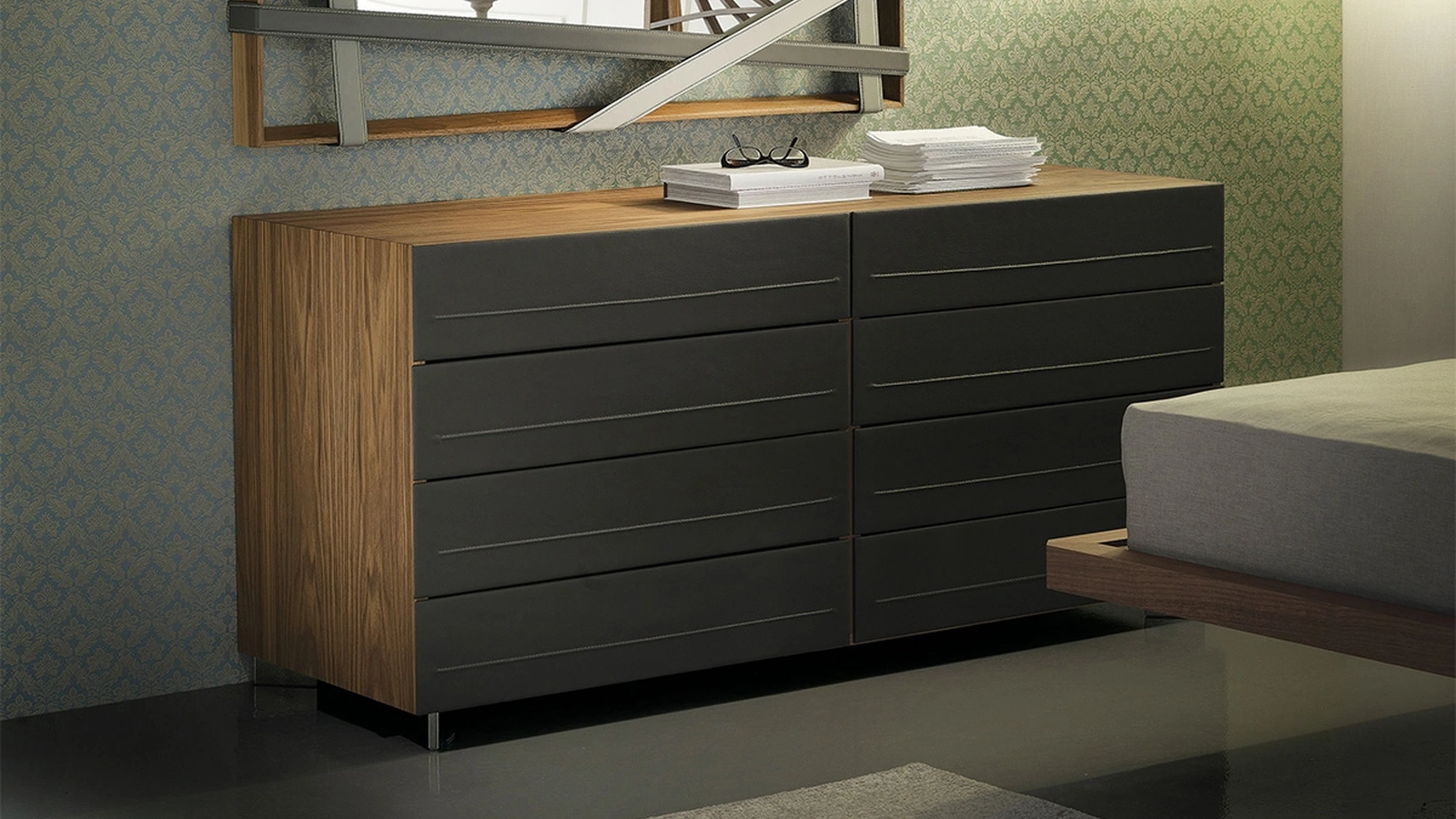 Comò Dyno in legno rivestito in pelle di Cattelan Italia