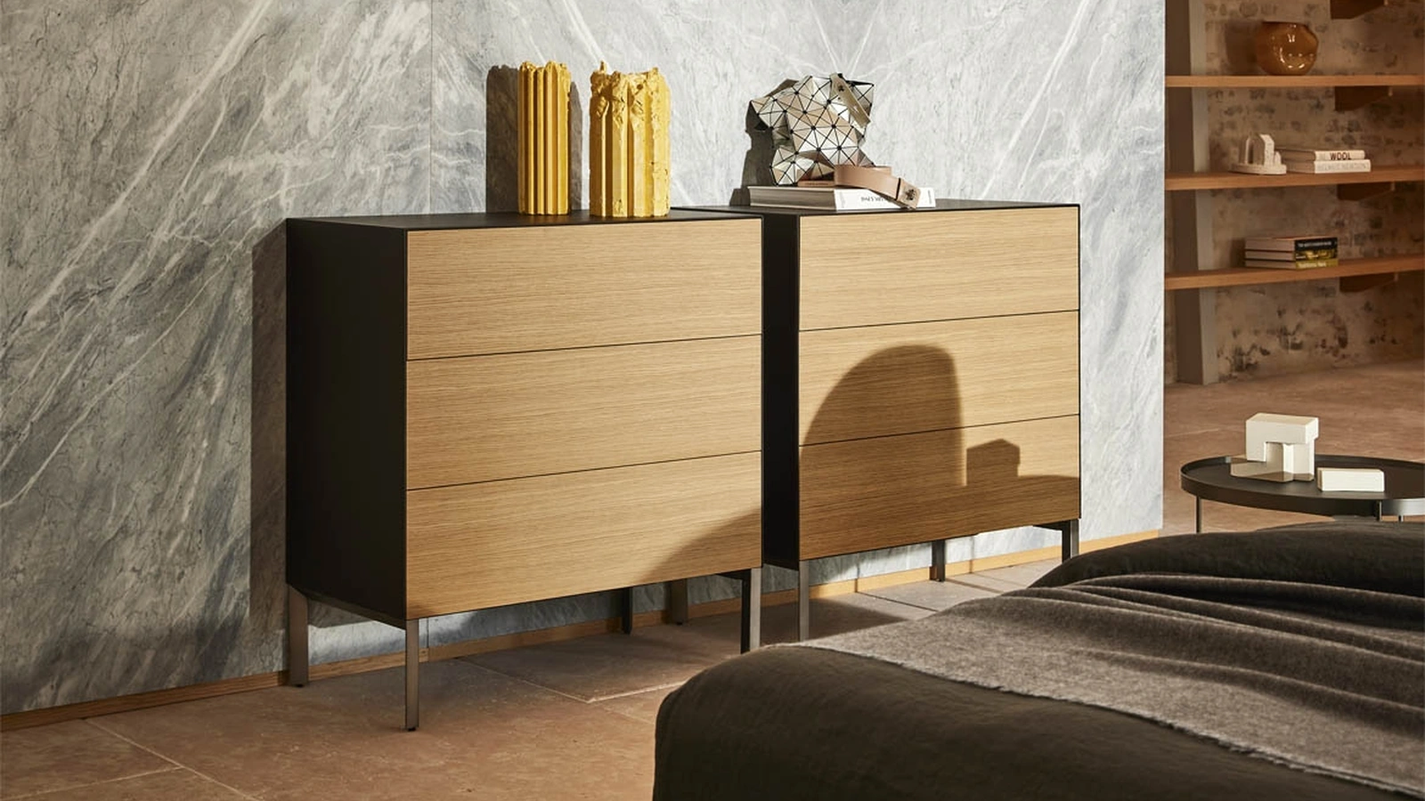 Comò Norma in legno e cuoio di Pianca