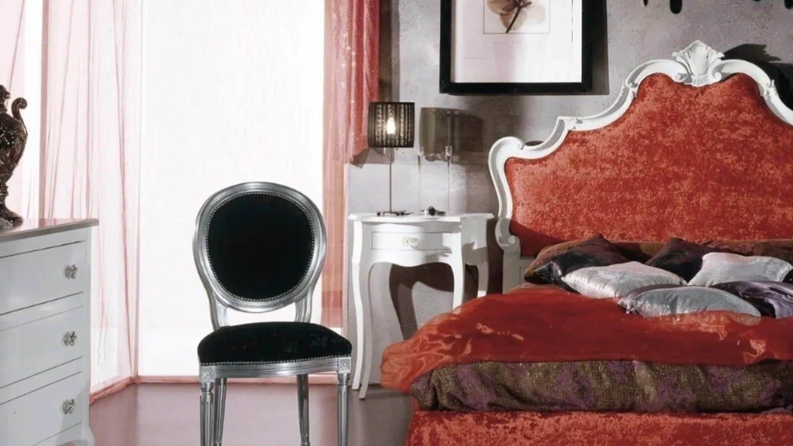 Letto barocco Infinity con box contenitore di Fratelli Mirandola