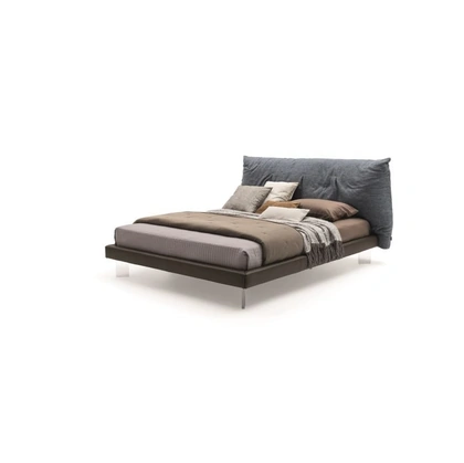 Letto in tessuto con testiera costituita da un grande guanciale deformabile Papilo di Ditre Italia