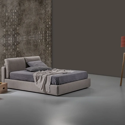 Letto matrimoniale imbottito con poggiatesta cilindrici retro cuscino Samiol di Excò