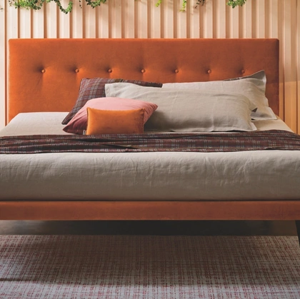 Letto con testiera trapuntata Simplicity Project C55 di Dorsal