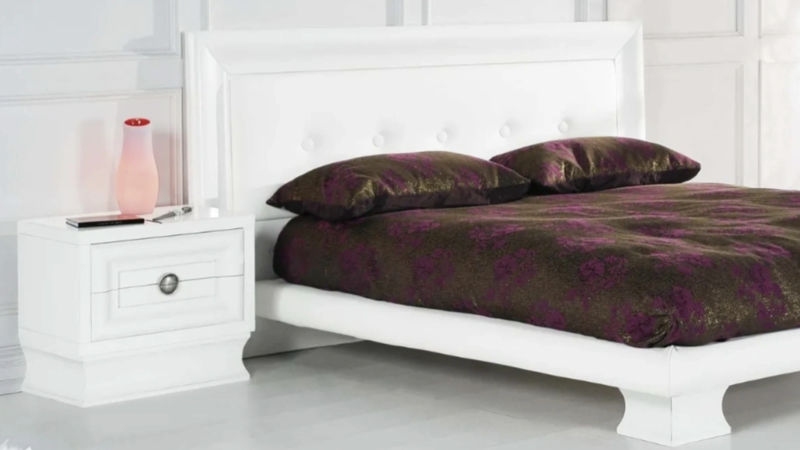 Letto Vanity con inserto in ecopelle di Fratelli Mirandola