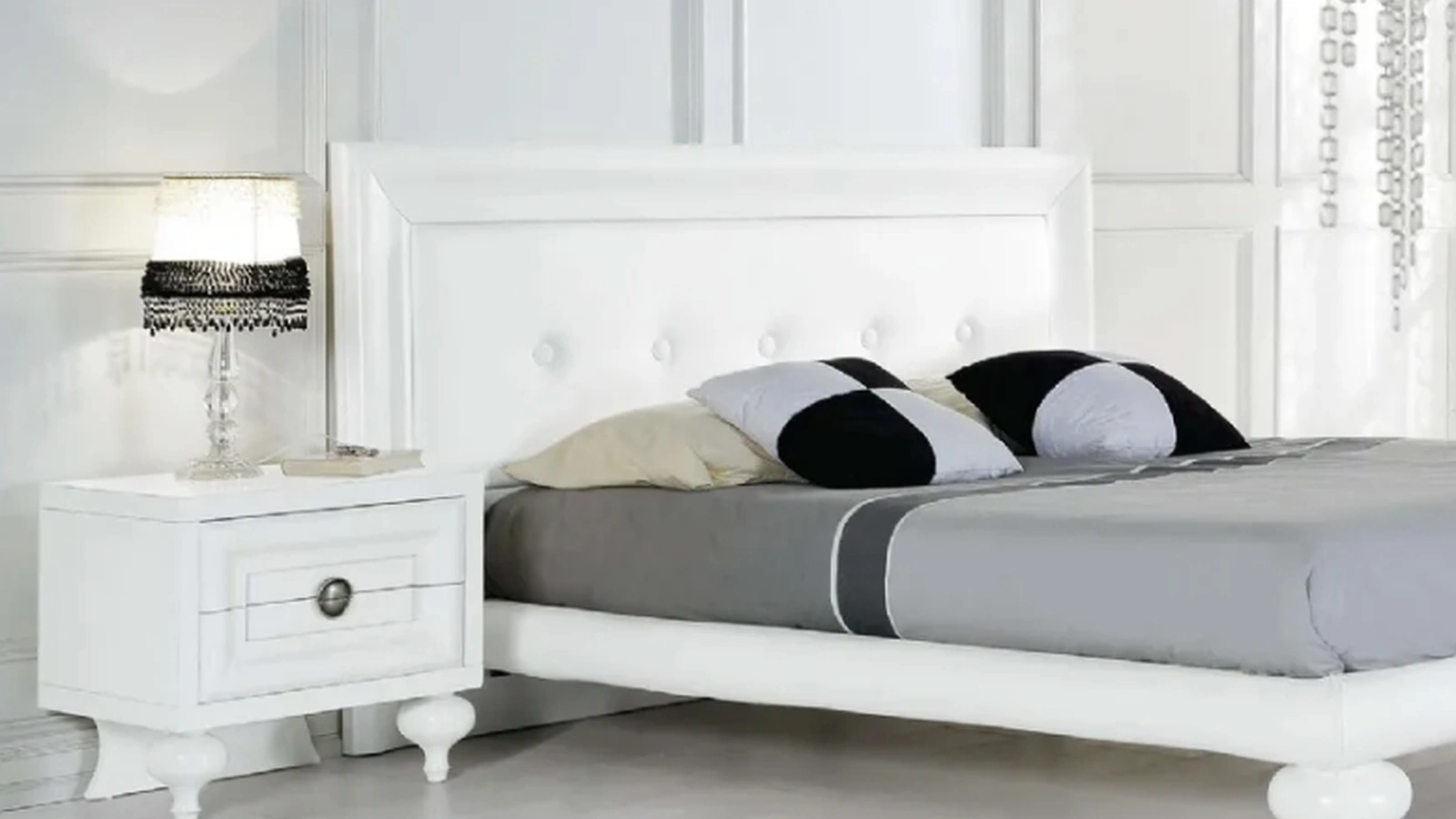 Letto Vanity con inserto in ecopelle di Fratelli Mirandola