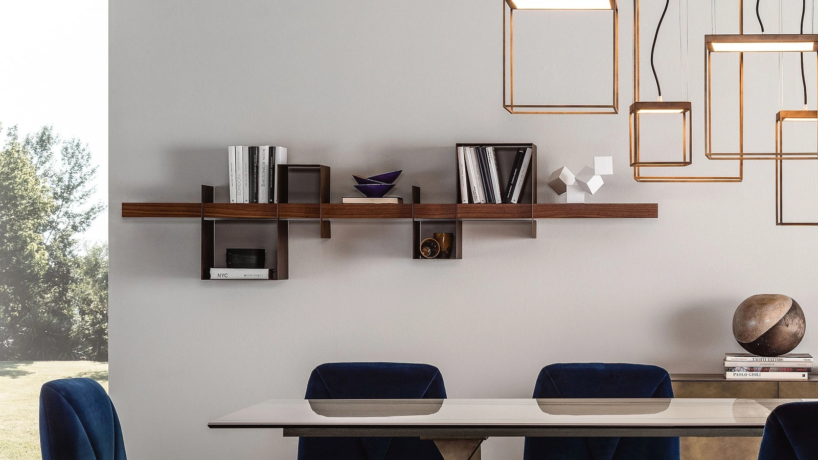 Libreria Ago e Filo in legno con mensole in metallo di Ronda Design