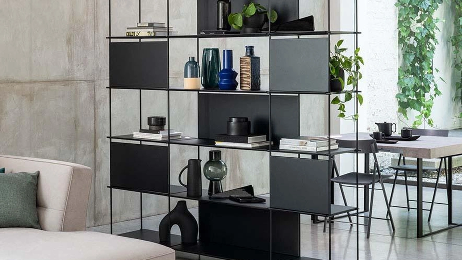 Libreria divisoria componibile in acciaio e laminato Musa di Pezzani