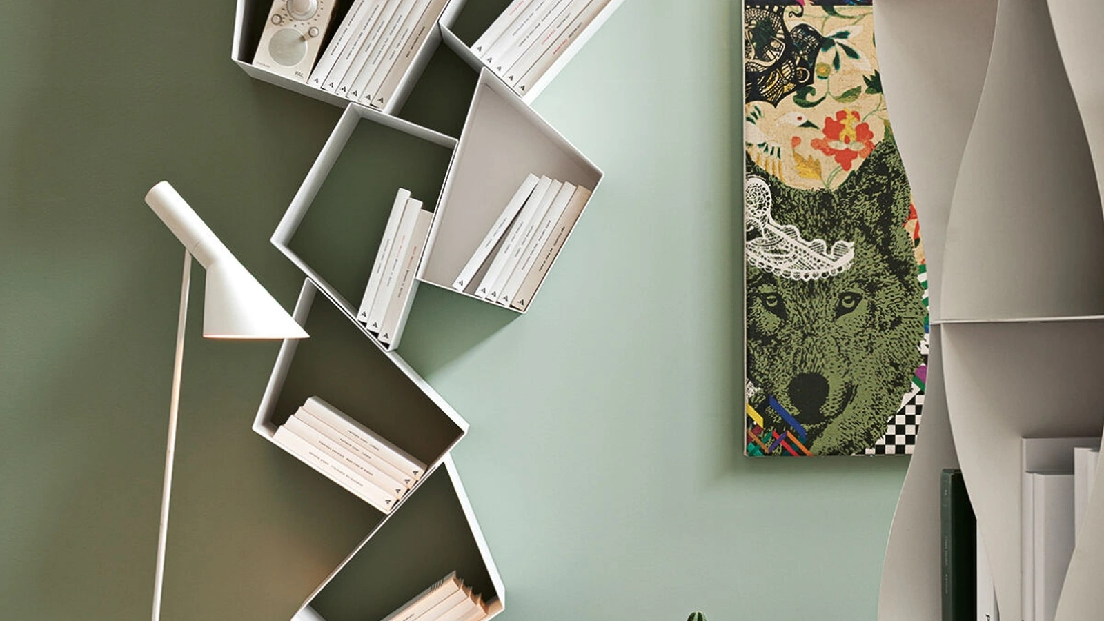 Libreria scultorea in metallo verniciato W Su Line di Ronda Design