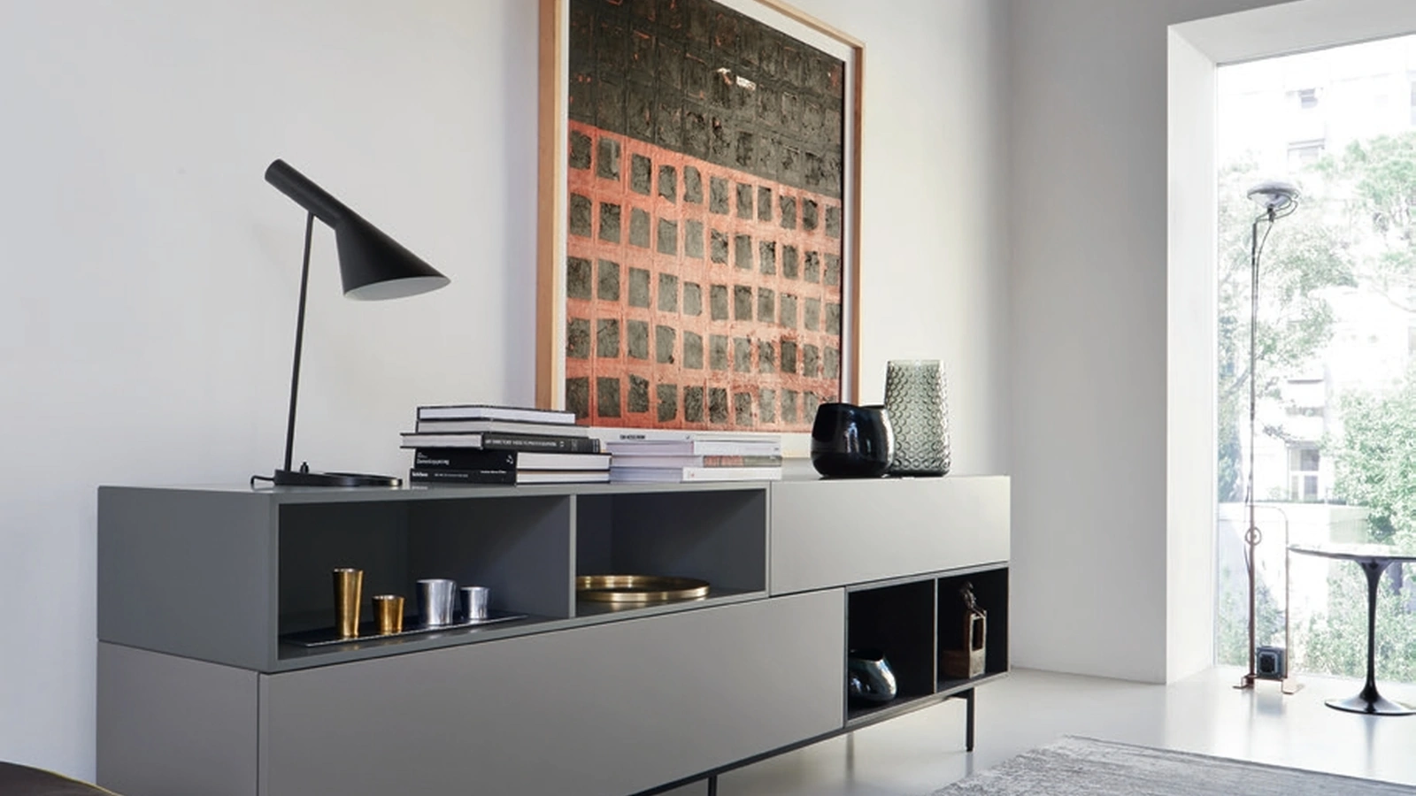 Madia Lampo Open 24 in laccato opaco di Sangiacomo