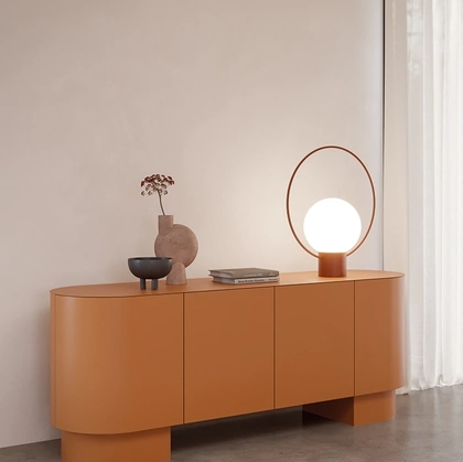 Madia Asteria in legno laccato con top e piedi in metallo di Ronda Design