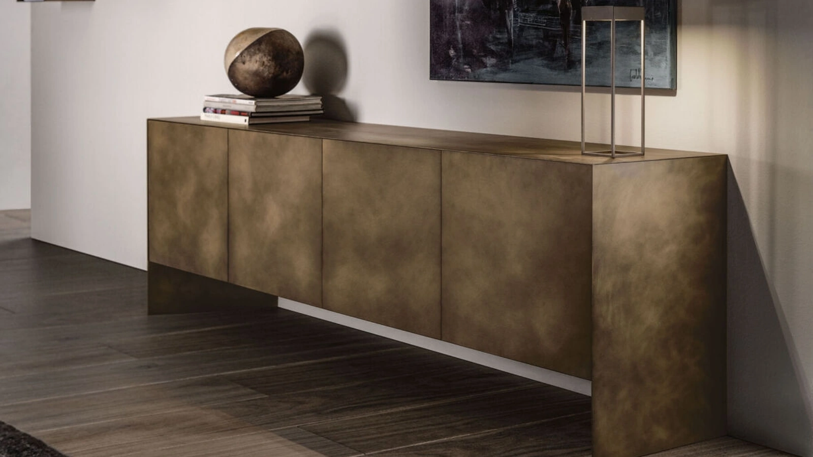 Madia Nemesi in metallo dal design semplice ed elegante di Ronda Design