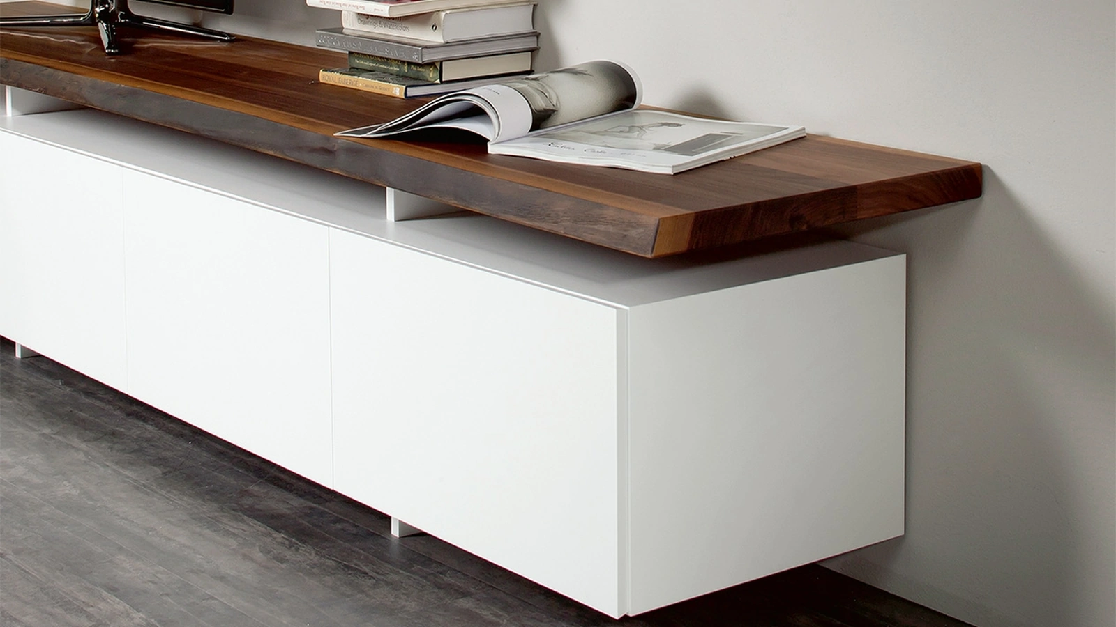 Mobile Porta Tv Seneca in laccato con top in legno di Cattelan Italia