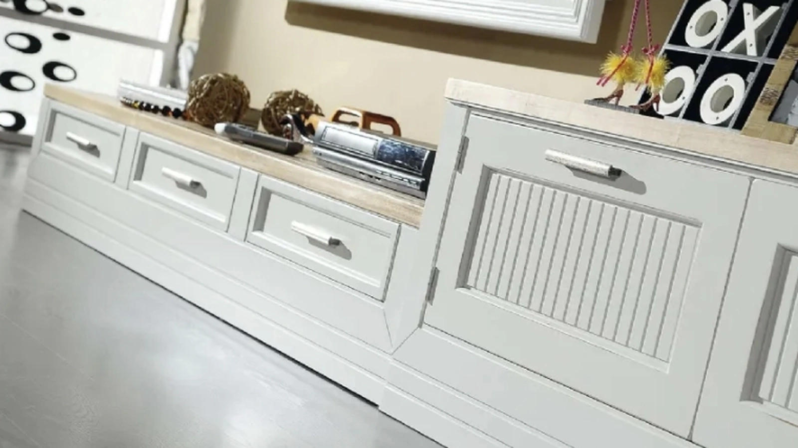 Parete Attrezzata Provenzale di Fratelli Mirandola