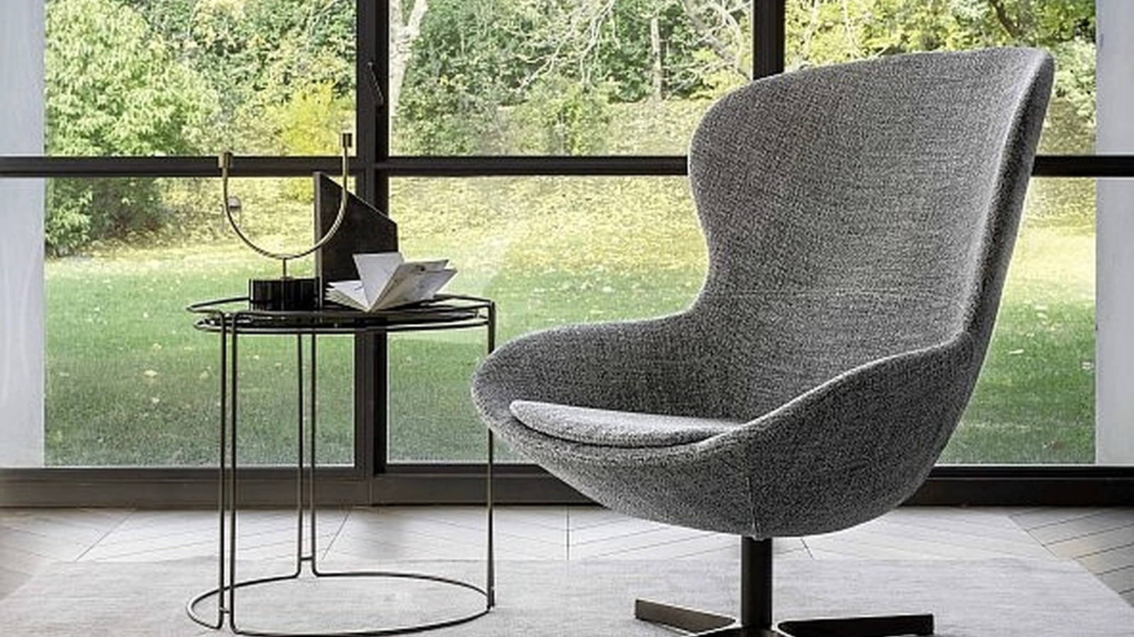 Poltrona dalle forme avvolgenti Round in tessuto di Ditre Italia