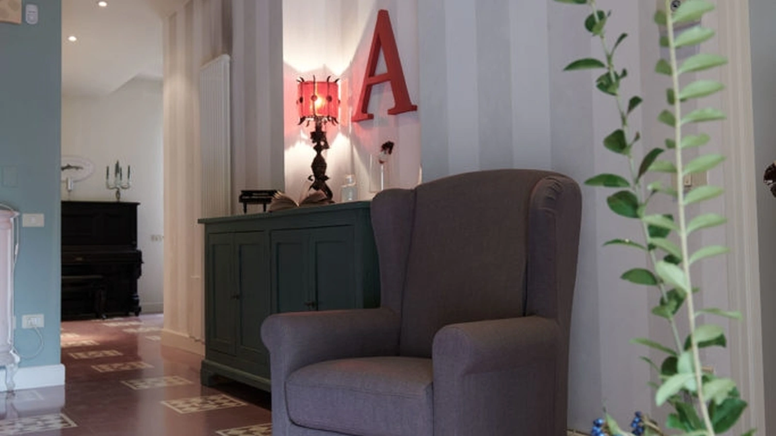 Poltroncina classica in tessuto Adir senza gonna di Excò