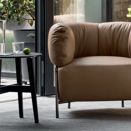 Poltroncina Quadrotta in tessuto imbottito di Calligaris