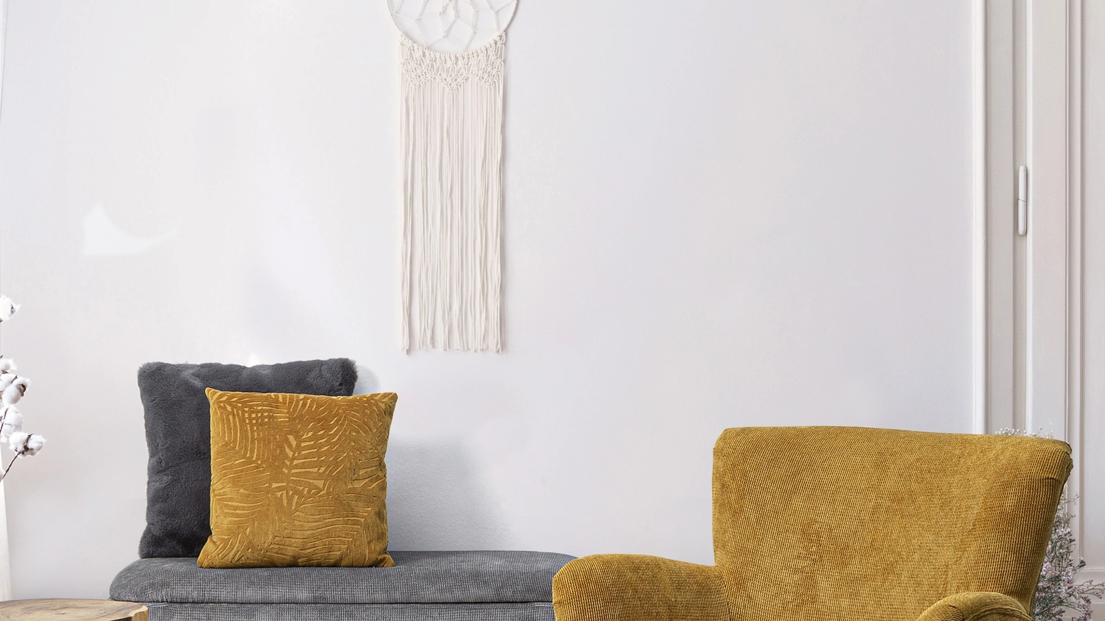 Poltrona Chenille in velluto Ocra di Bizzotto