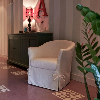 Poltroncina classica in tessuto Gressy di Excò