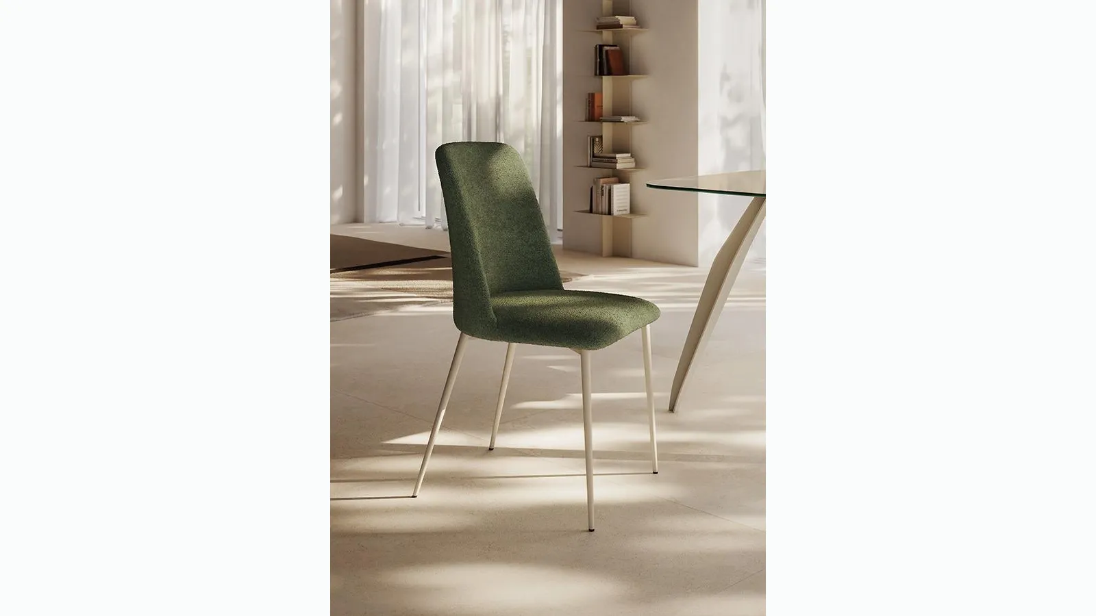 Sedia imbottita Agape di Pezzani