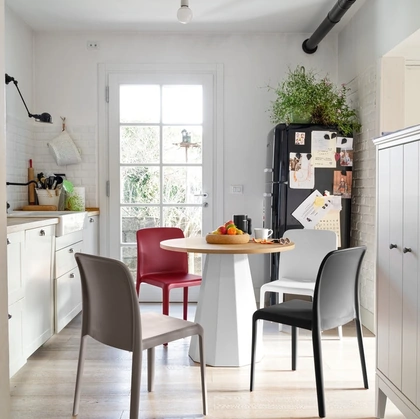 Sedia impilabile in polipropilene Bayo di Connubia