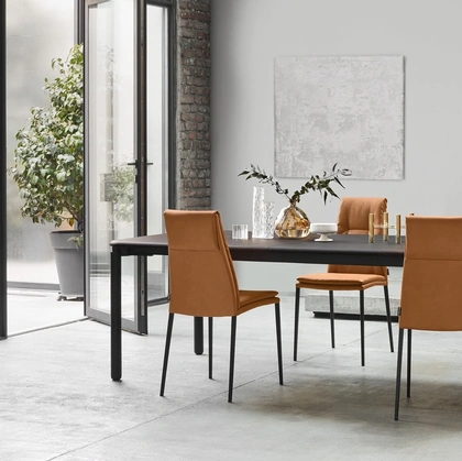 Sedia Carmen in ecopelle di Calligaris