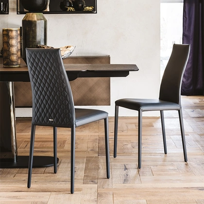 Sedia in pelle con schienale trapuntato Kay Couture di Cattelan Italia