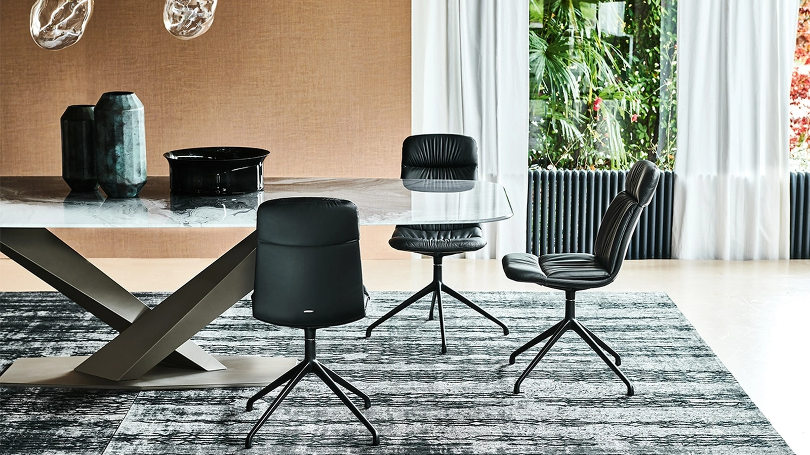 Sedia in acciaio con imbottiura in pelle Kelly di Cattelan Italia