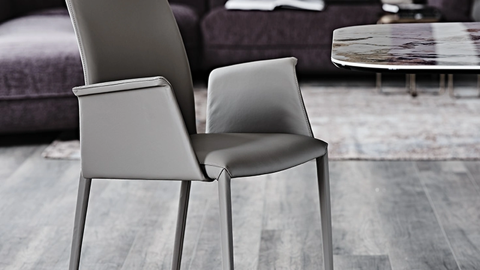 Sedia in pelle con braccioli e schienale alto Norma di Cattelan Italia