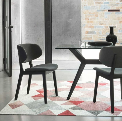 Sedia in tessuto con struttura in legno massello Claire di Calligaris